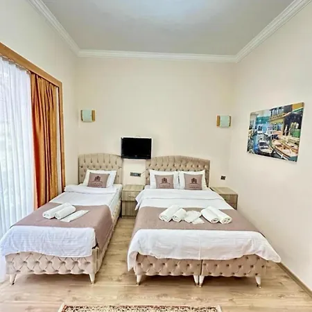 Elegance Family House מלון