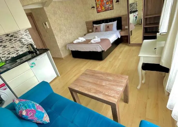 Elegance Family House Hotell *