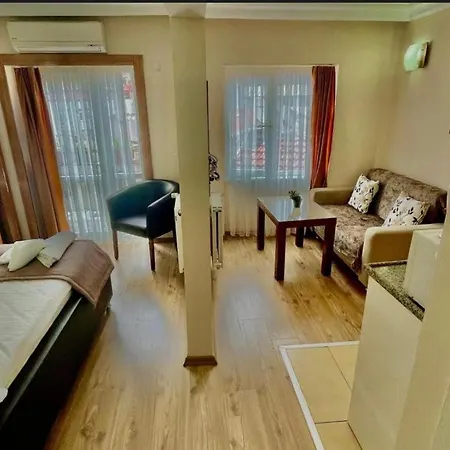 Elegance Family House Отель