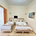 Elegance Family House Hotel